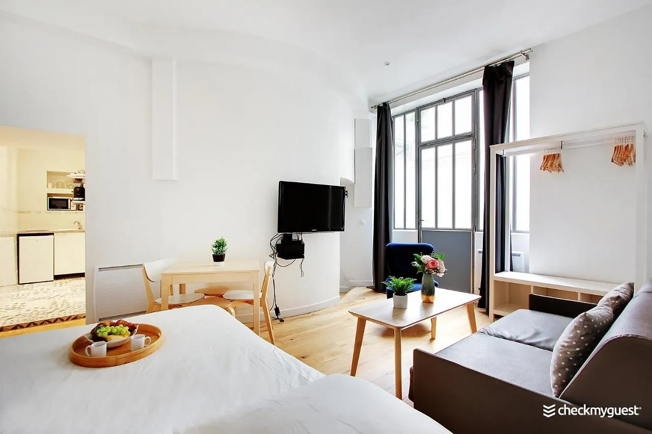 Apartment Cmg Place De La Republique / Magenta Paris France